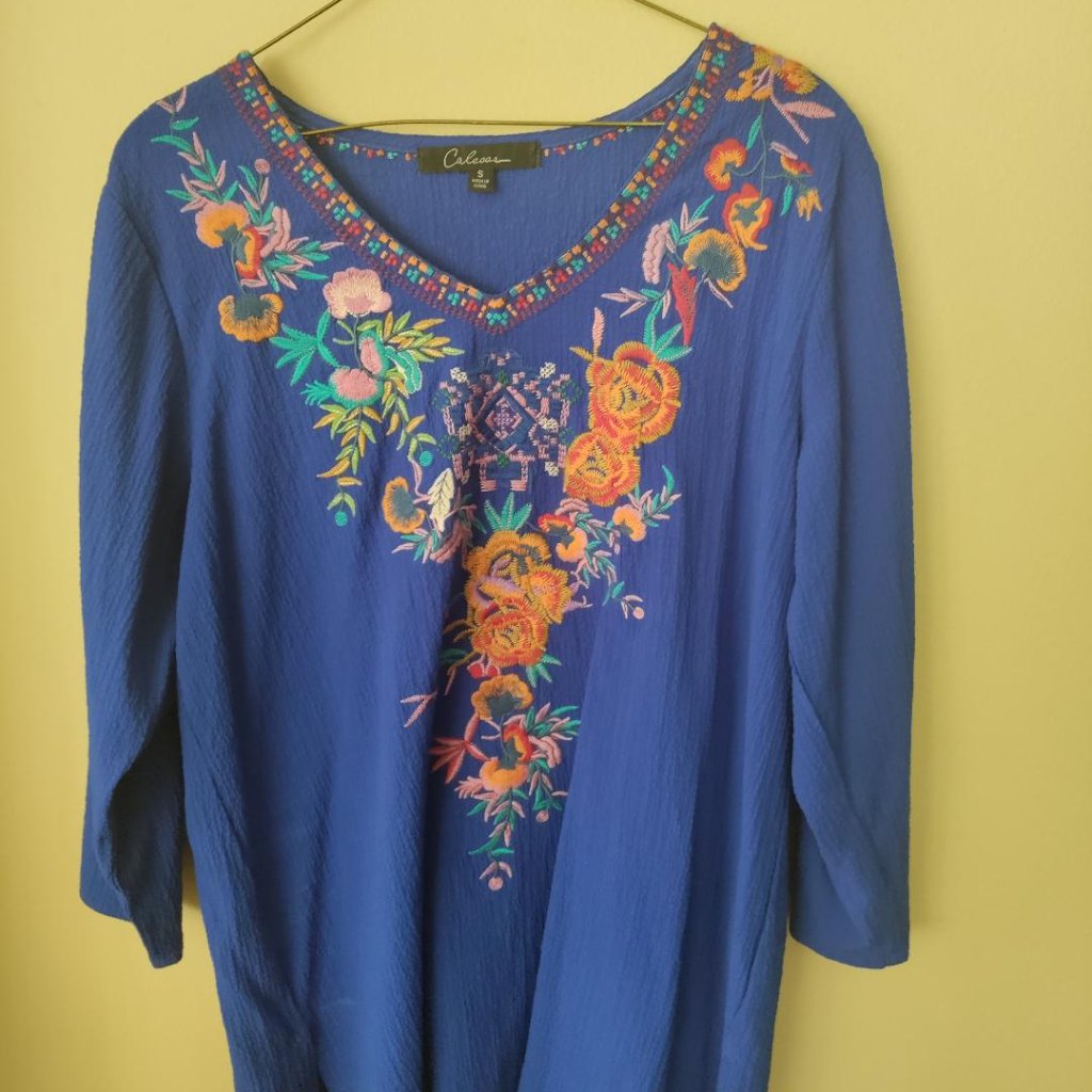 Calessa Embroidered Tunic Top Size Small